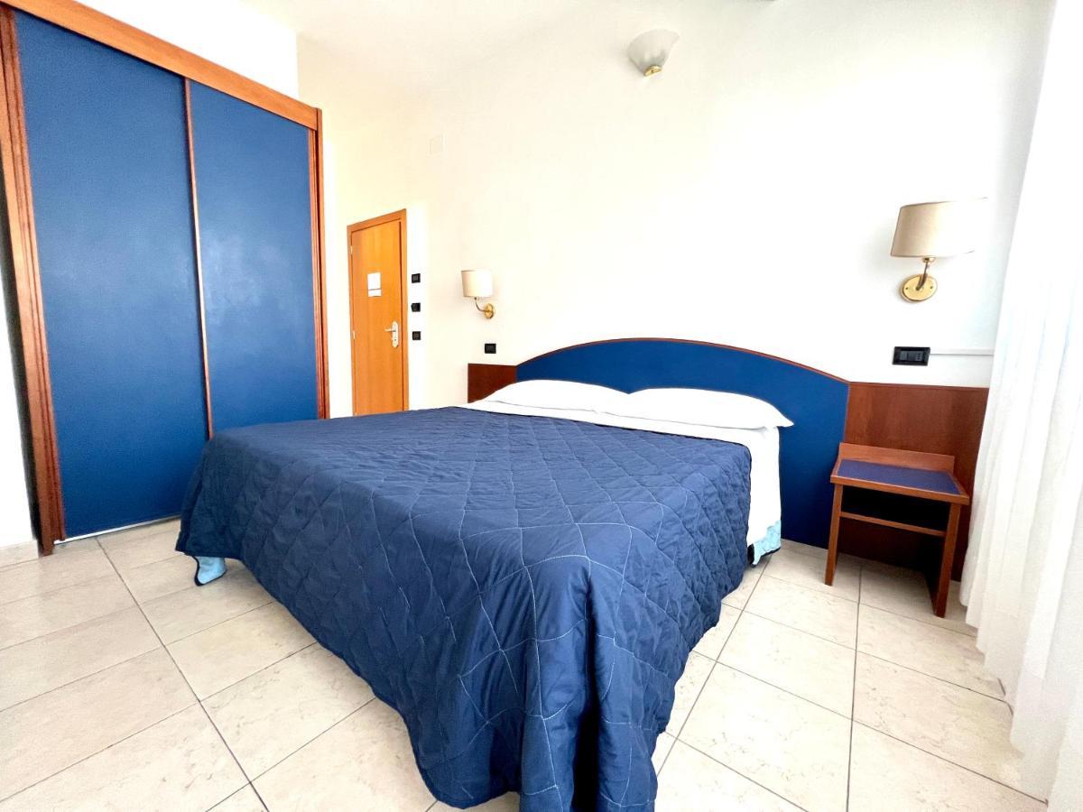 Hotel B&B Montecarlo Milano Marittima Luaran gambar