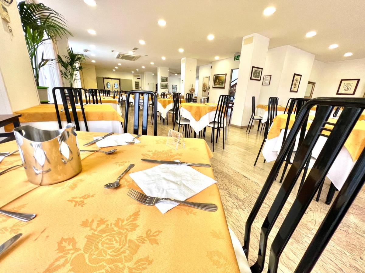 Hotel B&B Montecarlo Milano Marittima Luaran gambar