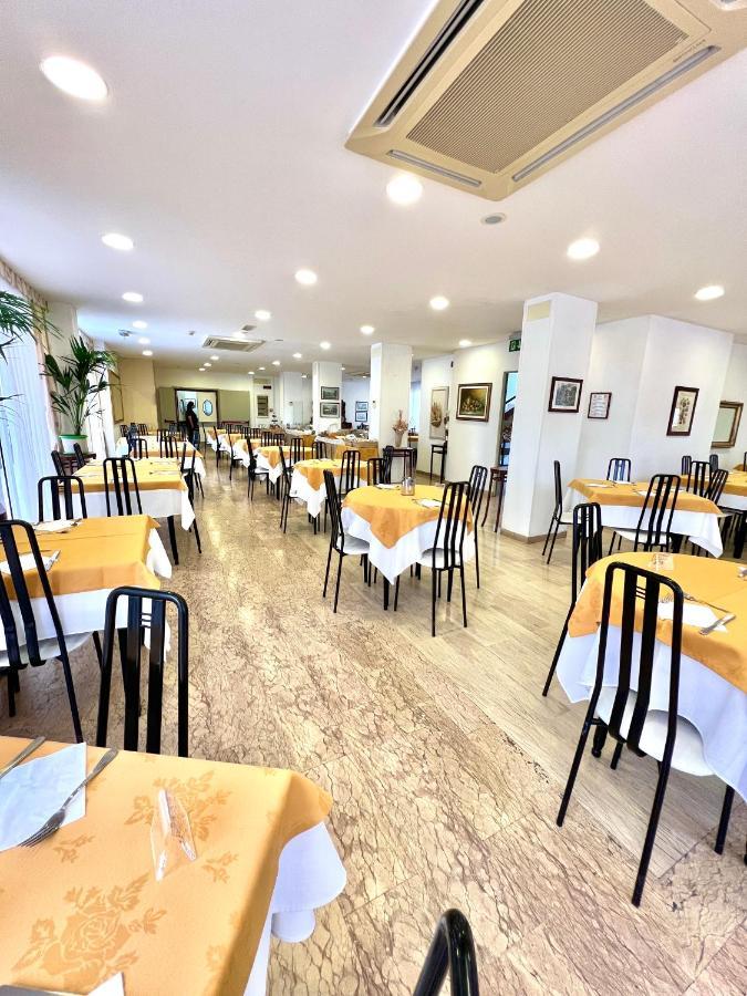 Hotel B&B Montecarlo Milano Marittima Luaran gambar